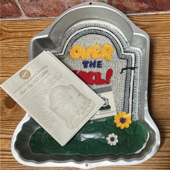Wilton Over The Hill! Cake Pan Baking Mold Tin 1995 - Picture 5 of 5